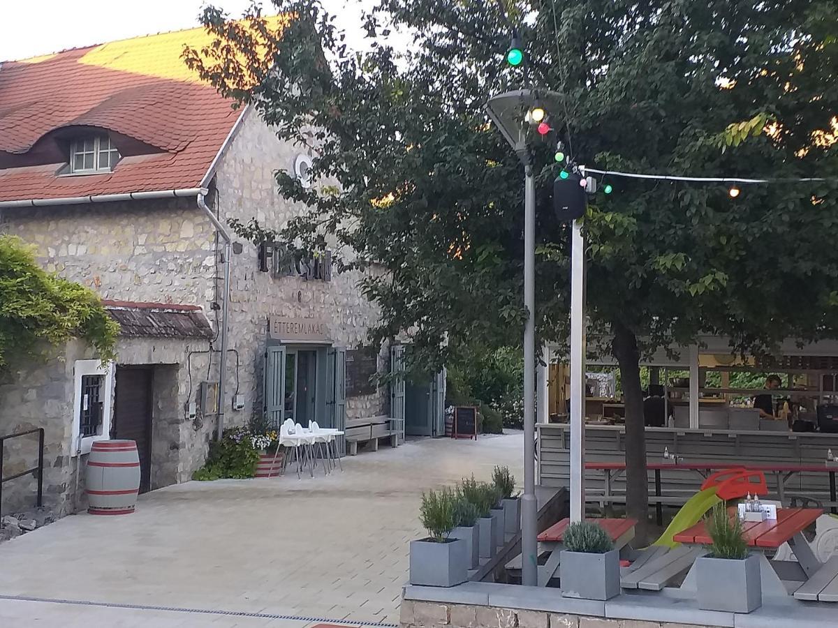 Galeria Apartman Veszprém Dış mekan fotoğraf